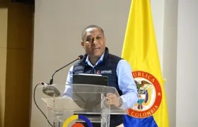 Luis Enrique Abadía, Contralor encargado. 