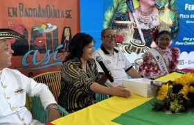 Mayte Montero, con Lisandro Polo y Juan Carlos Ospino