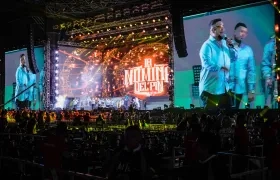 La nómina del pin en escenario previo a la coronación de la Reina. 