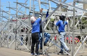 Montaje de palcos en la Vía 40. Imagen de referencia.