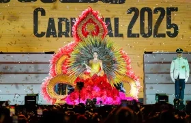 La reina Tatiana al ser coronada. 