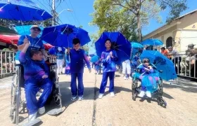 Comparsa inclusiva participa del Carnaval de los Niños 2025.