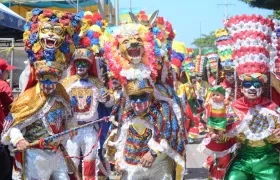 Un grupo de congos durante la Batalla de Flores en 2024.