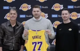 Luca Doncic durante su presentación como nuevo jugador de los Lakers.