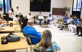 Reunión del Gobernador Verano y gremios del sector turismo. 