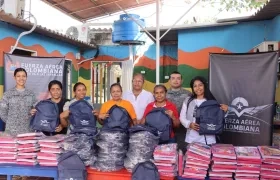 Entrega de los kits escolares. 