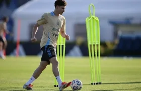 Julián Álvarez, delantero de Argentina, en entrenamiento previo al juego.