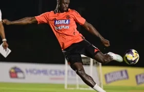Dávinson Sánchez durante una práctica de la Selección Colombia. 