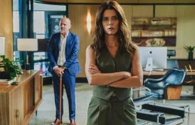 Los actores Juana Acosta y Diego Trujillo durante la grabación de la serie 'Medusa', en Bogotá.