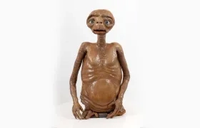 El modelo que se pondrá a la venta es uno de los tres únicos muñecos de 'E.T.' utilizados durante la realización del clásico de 1982.