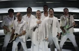  Miguel Bosé durante el concierto. 