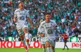 James Rodríguez celebrando un gol con León.