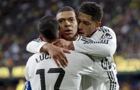 Kylian Mbappé celebrando uno de sus goles con los compañeros.