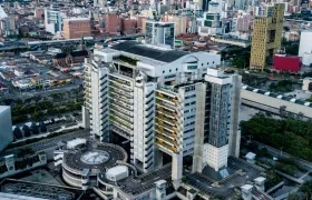 Edificio de EPM (centro) ubicado en Medellín.
