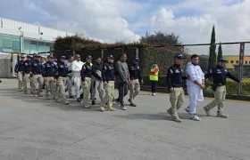 Los ocho colombianos extraditados a Estados Unidos. 