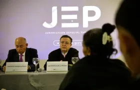 ​Giovani Álvarez, ​director de la Unidad de Investigación y Acusación, y Alejandro Ramelli, presidente de la JEP.