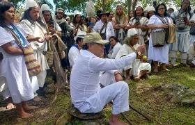 Presidente Petro durante la ceremonia de entrega de tierras en Sierra Nevada.