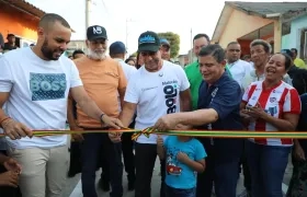El Alcalde Alejandro Char entregado las vías. 