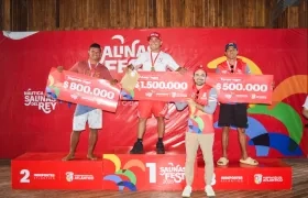 El director de Indeportes Atlántico, Iván Urquijo, durante la premiación.