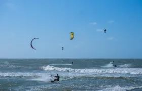 Las competencias de kitesurf y windsurf se realizarán en la Náutica Salinas del Rey.
