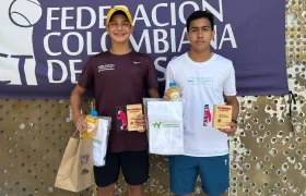 Chetan Vásquez, campeón en 18 años, y Mateo González, subcampeón.