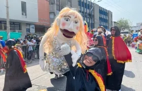 Shakira fue una de las homenajeadas por el disfraz colectivo.