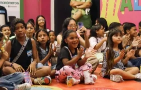 Niños en su visita el museo del Carnaval.