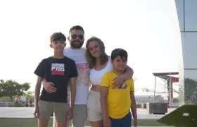 Ángel Rivas, junto a su esposa e hijos que llegan desde Ciudad de México.