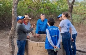 Imagen de una visita de ACNUR en La Guajira.