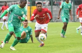 Acción de juego del partido entre Real Soacha y Barranquilla.