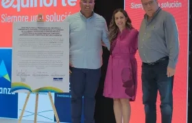 Directivos de la CRA y Camacol en la firma del acuerdo. 