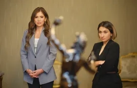 Kristi Noem y Laura Sarabia en la visita de la secretaria estadounidense a Bogotá.