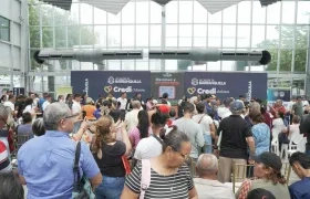 Jornada de otorgamiento de créditos en la plaza de la Paz. 