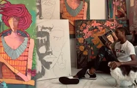 Obra 'Magenta' de la exposición ‘Mujer miradas y matices’ del artista Ronald Hernández. 