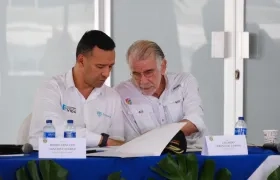 El ministro de Defensa, Pedro Sánchez; y el gobernador Eduardo Verano durante el Consejo de Seguridad. 