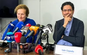 Jefa de la Delegación del Gobierno en la Mesa de Diálogos de Paz con el ELN, Vera Grabe y el senador Iván Cepeda.