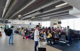 Pasajeros en el aeropuerto Internacional Ernesto Cortissoz de Barranquilla. 