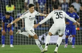 Arda Güler celebra su gol con Raúl Asencio. 