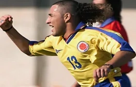 Jorge Bolaño en la celebración de su gol a Chile, en la Copa América de 1999.