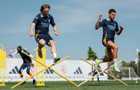 Luka Modric y Dani Ceballos, jugadores del Real Madrid, durante una práctica en Valdebebas.