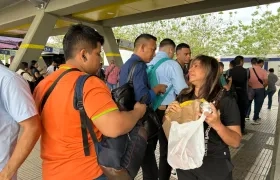 Dina Luz Pardo, jefa de la Oficina de Servicios Públicos, durante la jornada de pedagogía.