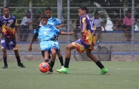 Acción de uno de los partidos de la jornada inaugural.