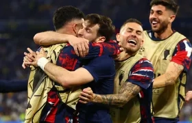 Jugadores del PSG celebrando uno de los goles en la final.