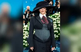 Su atuendo fue de la casa italiana Miu Miu. 