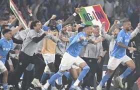 Jugadores del Napoli celebran el título de Serie A.