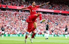 Luis Díaz celebrando su gol de hoy al Arsenal.
