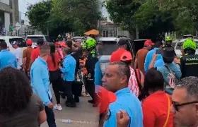 Momento en que el Gobernador Eduardo Verano se salió de la marcha. 