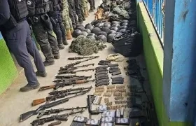En el operativo fueron incautados armamentos. 