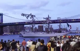 El buque mexicano tras el accidente que sufrió en Nueva York. 