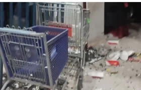 Así terminó el local tras el atentado.